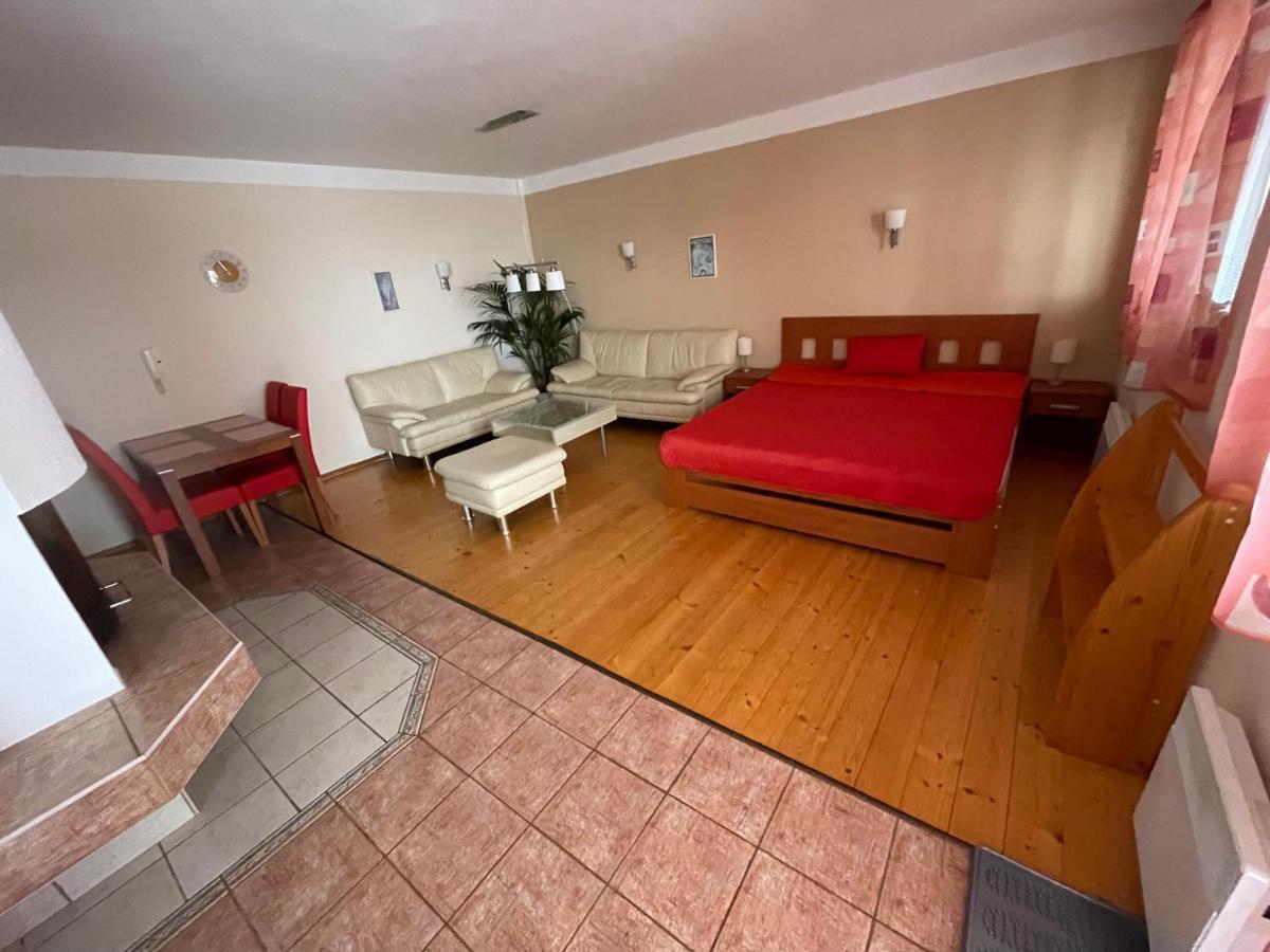 Ubytovani Duskovi Villa Lipno nad Vltavou Exteriör bild